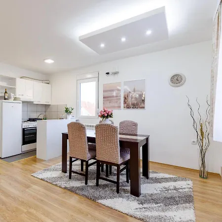 Apartman Shine Apartment *